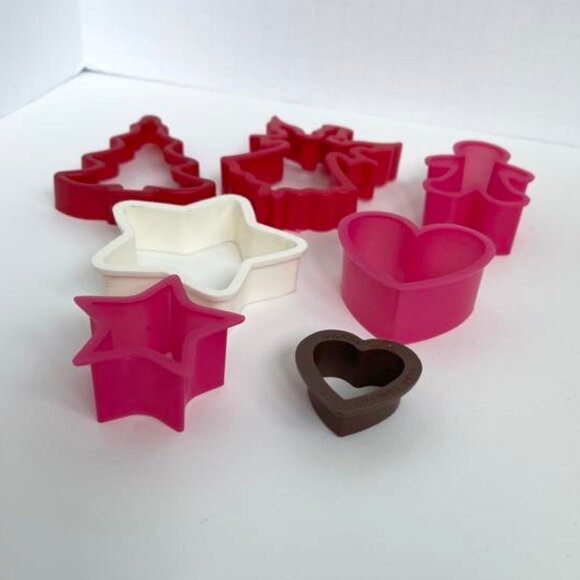 Cookie Cutters Holiday Plastic Set of 7 Minis - Picture 2 of 4